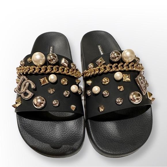 New Authentic with Box Embellished Logo Slides
Color: BLACK 
Size: 41 (8)